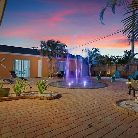 Coastal Villa W Amazing Courtyard - Splash Pad! サラソータ エクステリア 写真