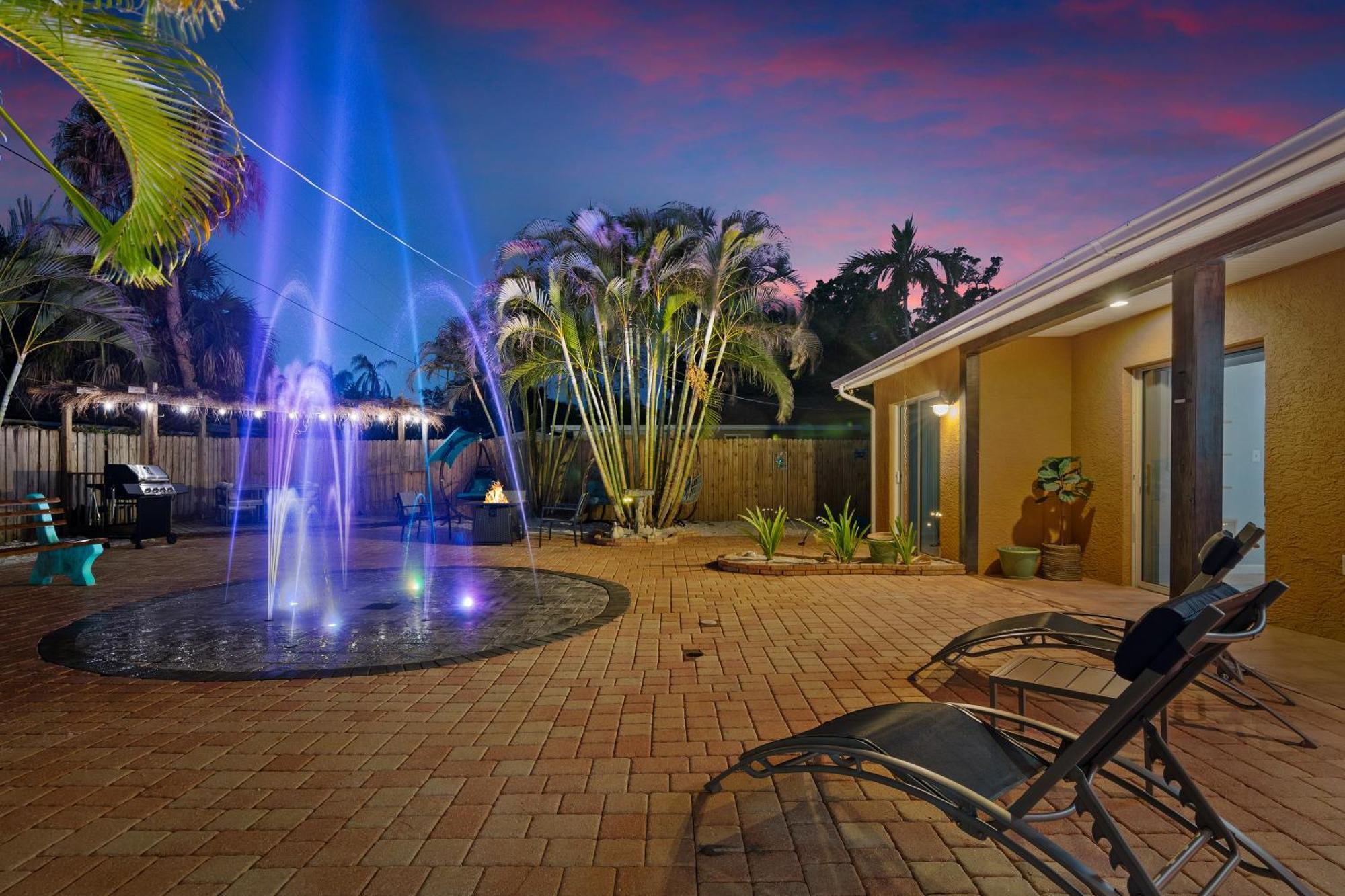 Coastal Villa W Amazing Courtyard - Splash Pad! サラソータ エクステリア 写真