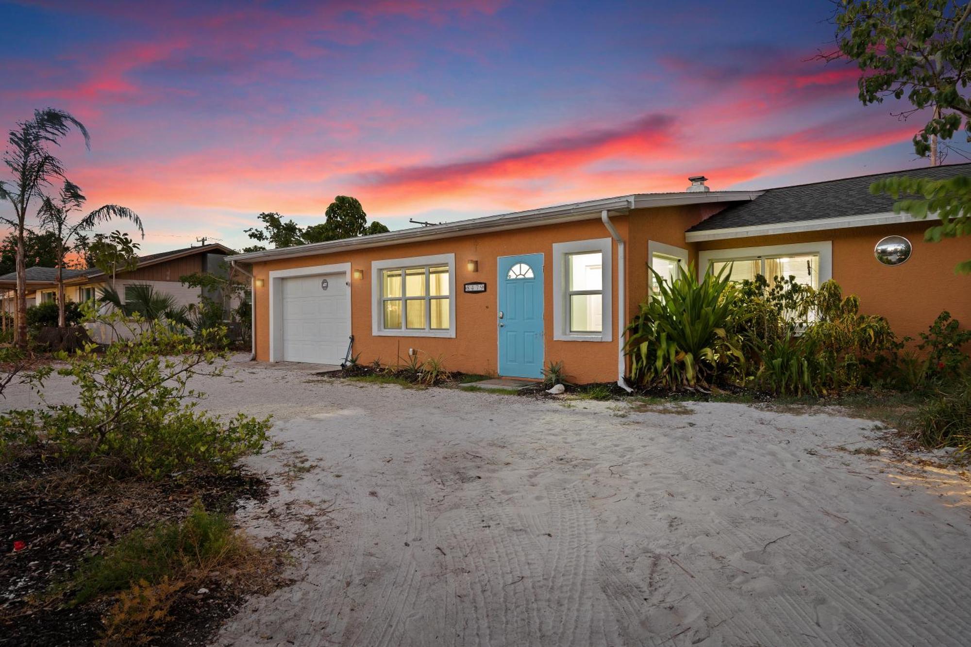 Coastal Villa W Amazing Courtyard - Splash Pad! サラソータ エクステリア 写真