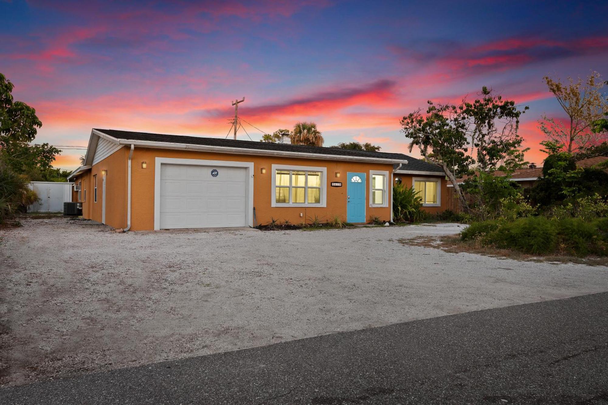 Coastal Villa W Amazing Courtyard - Splash Pad! サラソータ エクステリア 写真