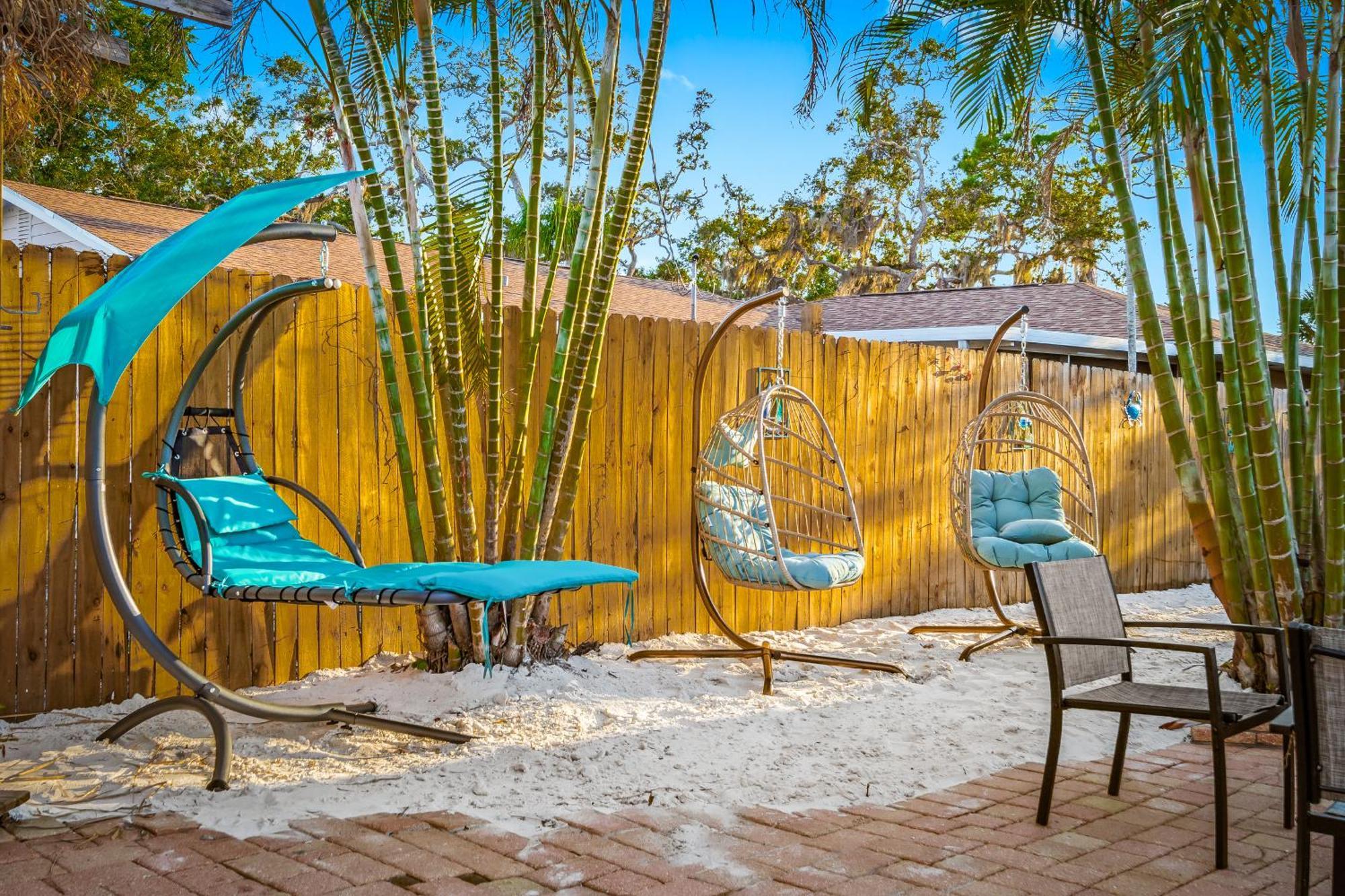 Coastal Villa W Amazing Courtyard - Splash Pad! サラソータ エクステリア 写真