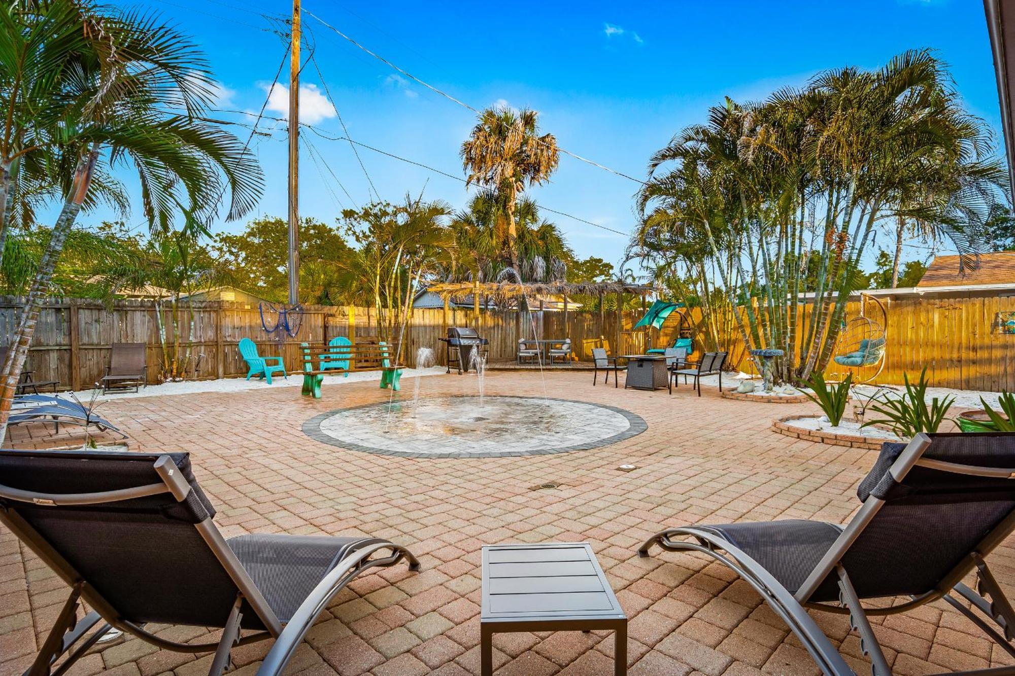 Coastal Villa W Amazing Courtyard - Splash Pad! サラソータ エクステリア 写真