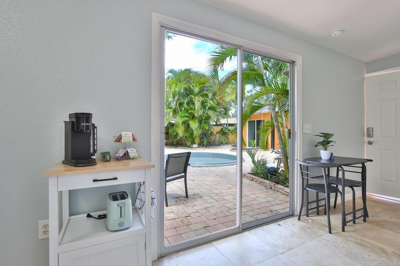 Coastal Villa W Amazing Courtyard - Splash Pad! サラソータ エクステリア 写真