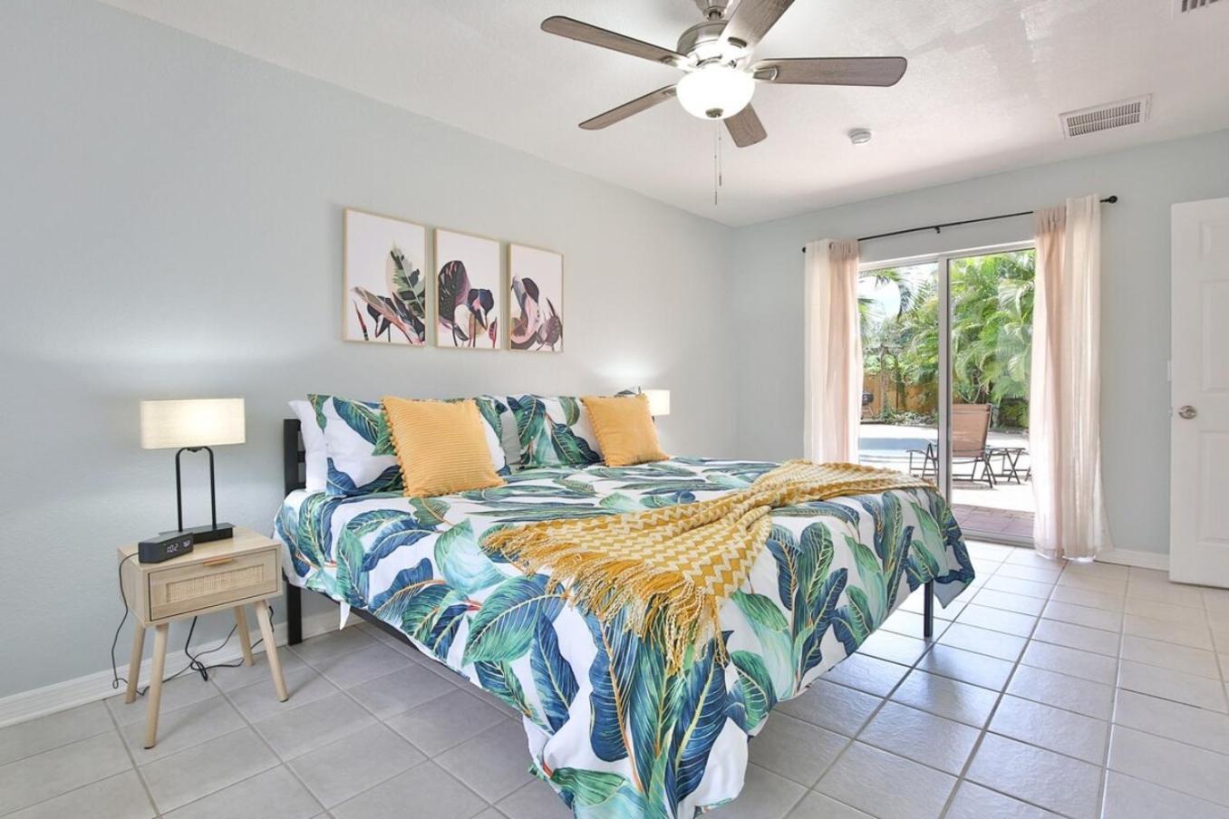 Coastal Villa W Amazing Courtyard - Splash Pad! サラソータ エクステリア 写真